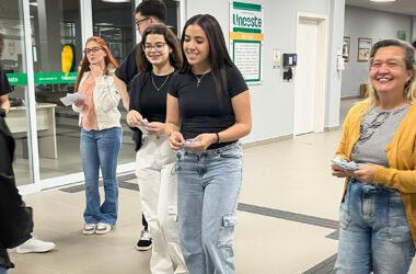 Alunos da Unoeste participam de ação de promoção da saúde mental no campus, atividade alinhada aos princípios da Psicologia Positiva e do bem-estar universitário.